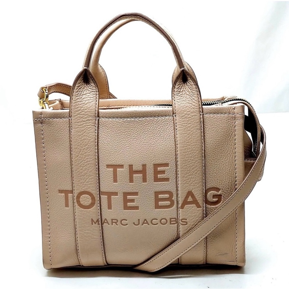 Marc Jacobs Tan Tote Bag with Structured Design and Versatile Strap